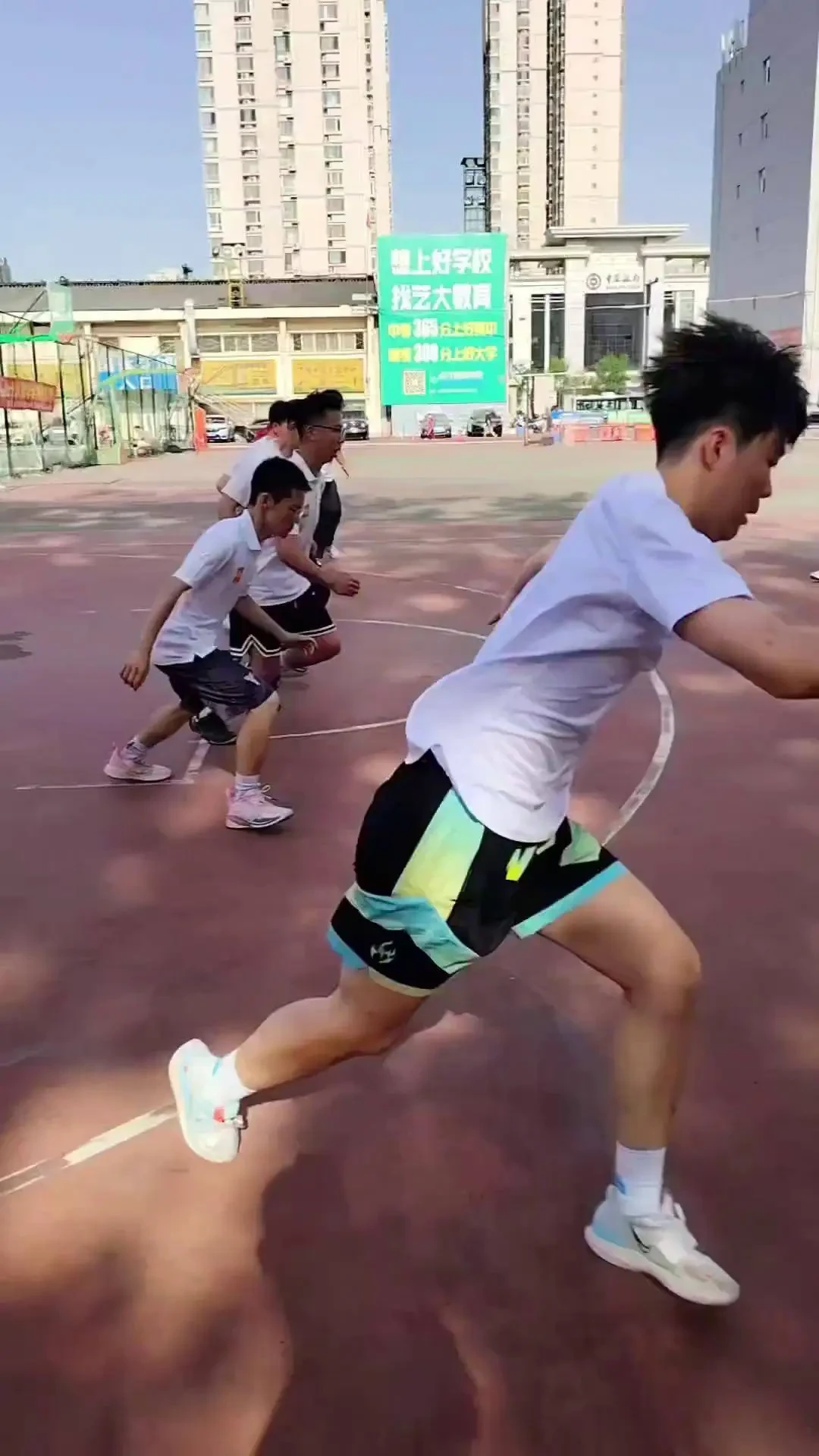 如何通过团队协作策略提升整体篮球水平_1